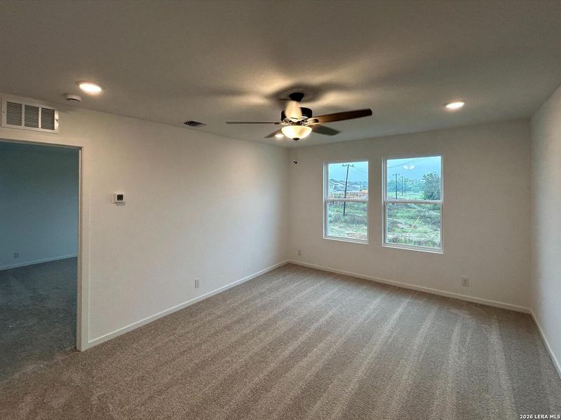 Spacious, unfurnished interior of a new home in Hennersby Hollow, San Antonio (Image 27).