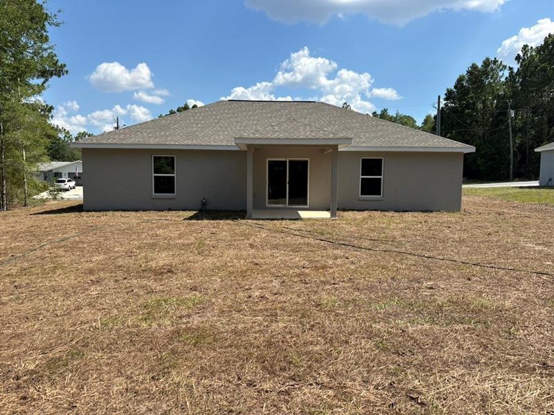 Exterior details and patio area of a home in , Dunnellon (Image 16).