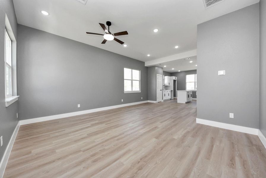Spacious, unfurnished interior of a new home in , Conroe (Image 20). Spacious, unfurnished interior of a new home in , Conroe (Image 20).