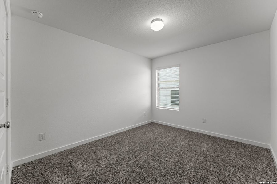 Spacious, unfurnished interior of a new home in Vista Gardens, San Antonio (Image 8).