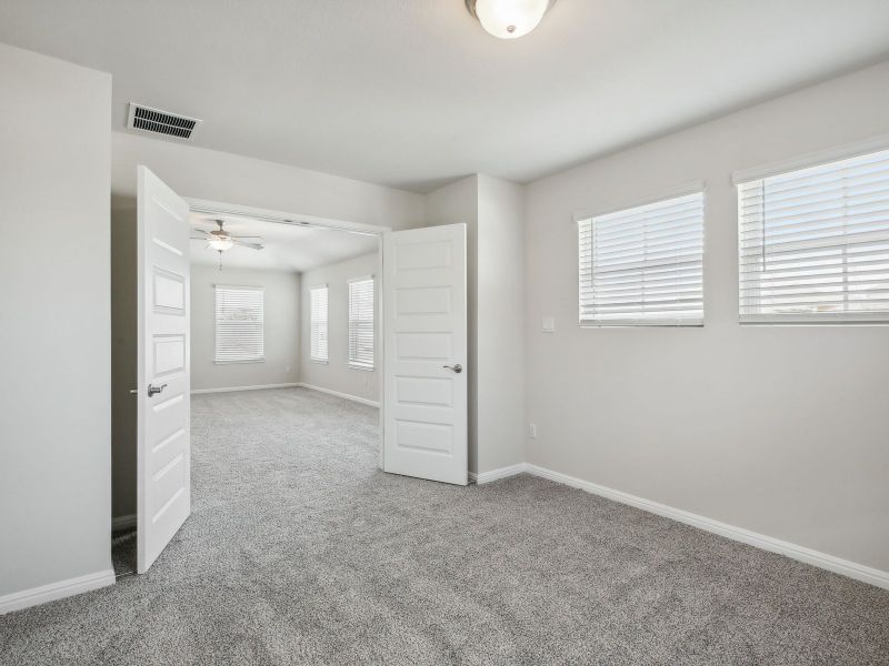 Spacious, unfurnished interior of a new home in Big Sky Ranch - Reserve Collection, Dripping Springs (Image 14).