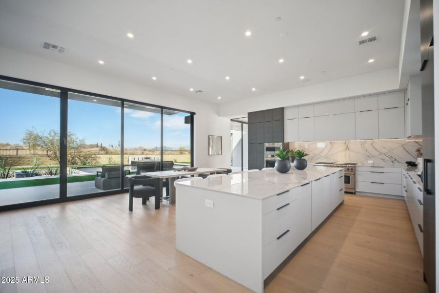 15-web-or-mls-E Harper Dr-015