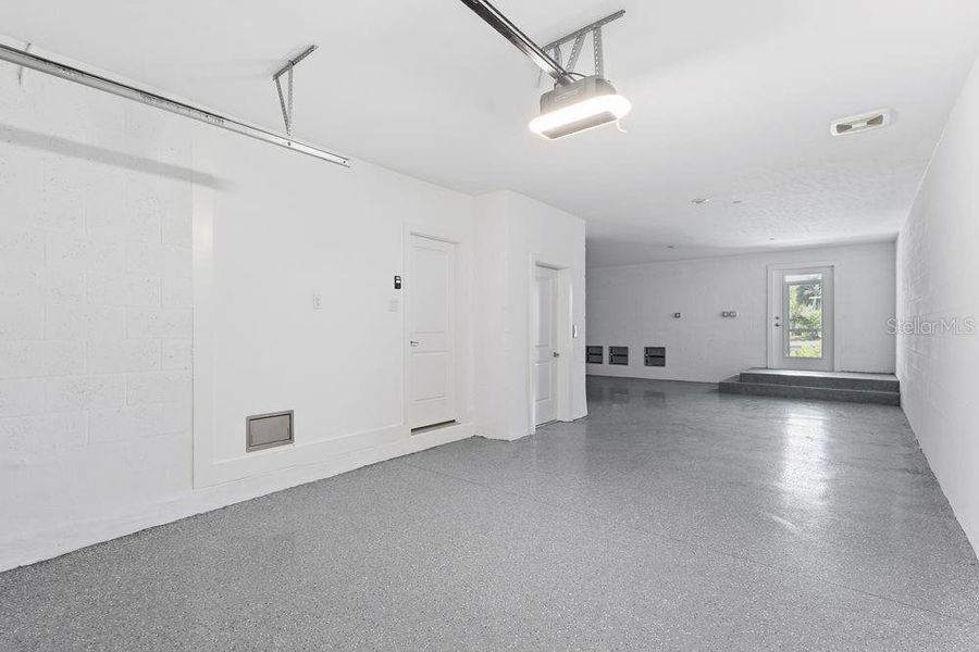 Spacious, unfurnished interior of a new home in Seahaven, Punta Gorda (Image 24).