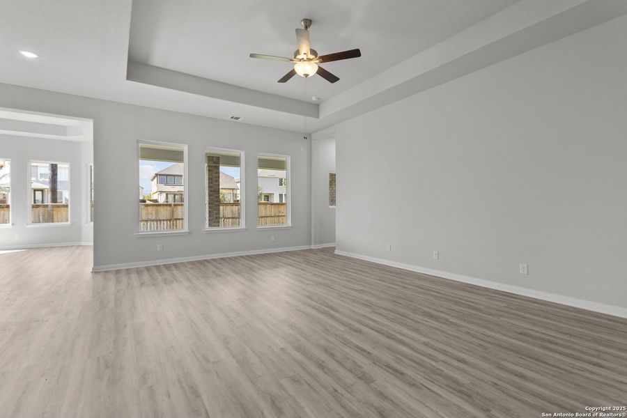 Spacious, unfurnished interior of a new home in Stillwater Ranch 60', San Antonio (Image 13).