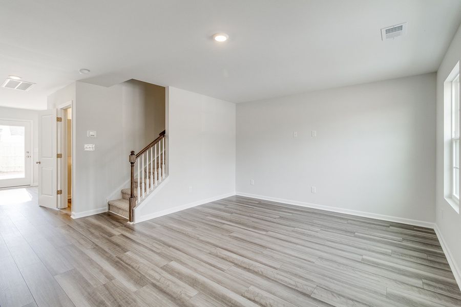 Spacious, unfurnished interior of a new home in Astoria, Columbia (Image 13).