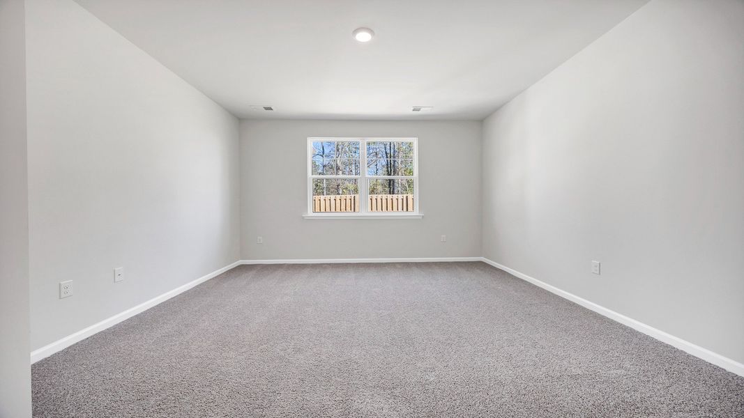 Spacious, unfurnished interior of a new home in Meadowview Plantation, Sumter (Image 13).