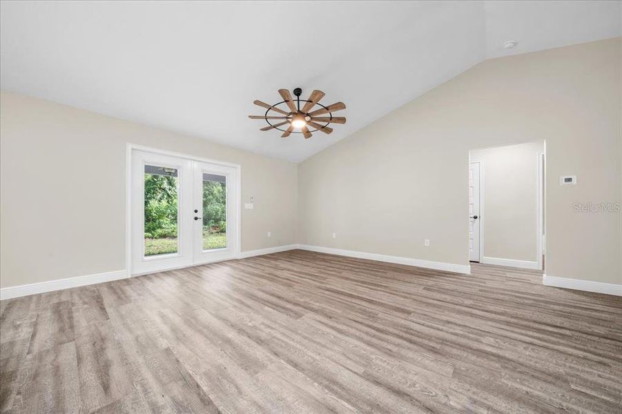 Spacious, unfurnished interior of a new home in , Dunnellon (Image 27).