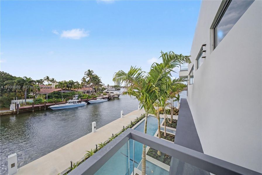 Exterior details and patio area of a home in , Fort Lauderdale (Image 27).