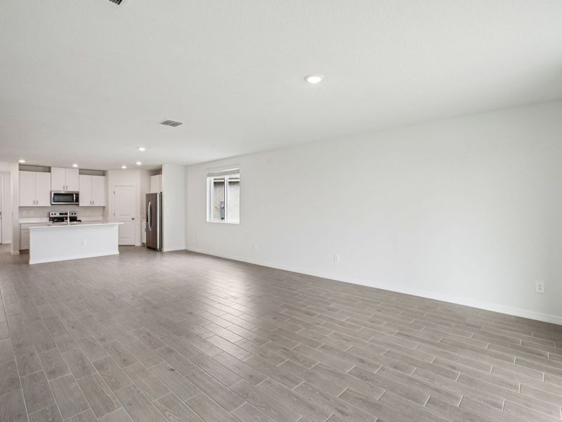 Spacious, unfurnished interior of a new home in The Grove at Stuart Crossing - Classic Series, Bartow (Image 7).