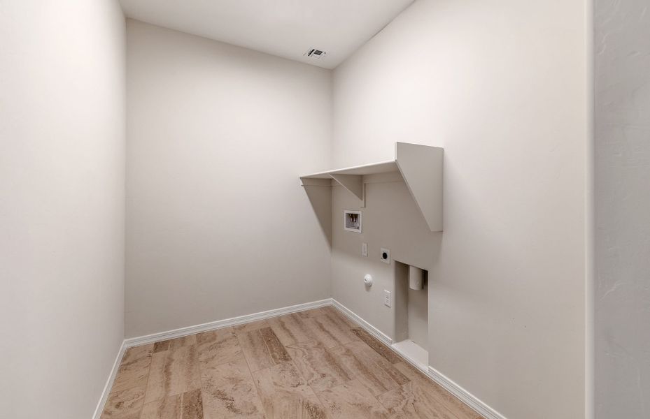 Spacious, unfurnished interior of a new home in Vistoso Canyon Estates, Oro Valley (Image 15).