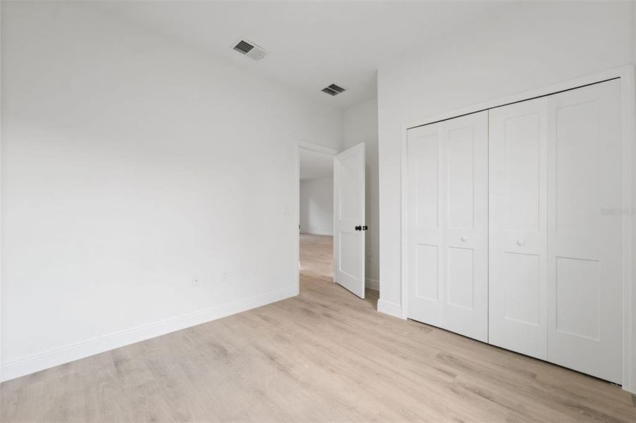 Spacious, unfurnished interior of a new home in , Ocala (Image 13).