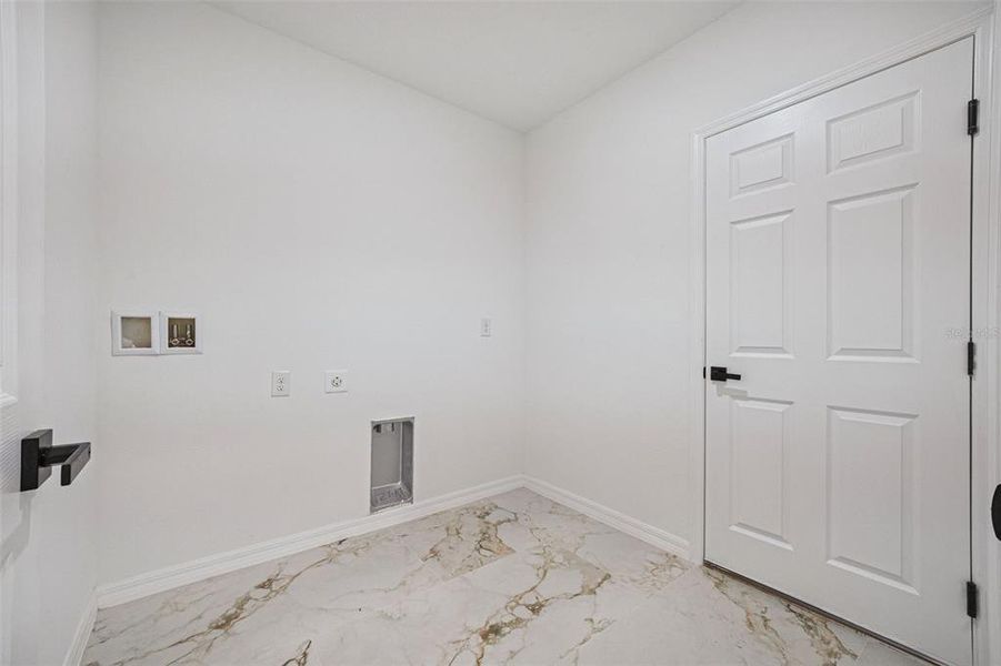 Spacious, unfurnished interior of a new home in , Citrus Springs (Image 26).