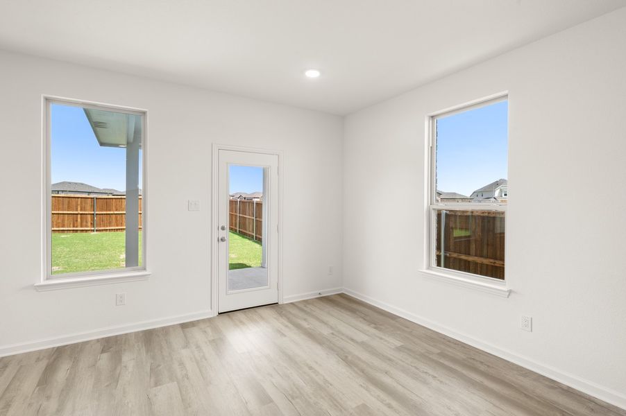 Spacious, unfurnished interior of a new home in Burgess Meadows, Cleburne (Image 15).