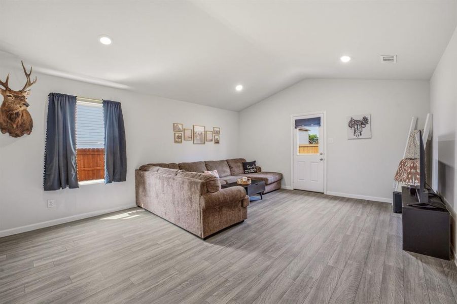 Furnished interior view inside a new home in Tolar Oaks, Tolar (Image 20).