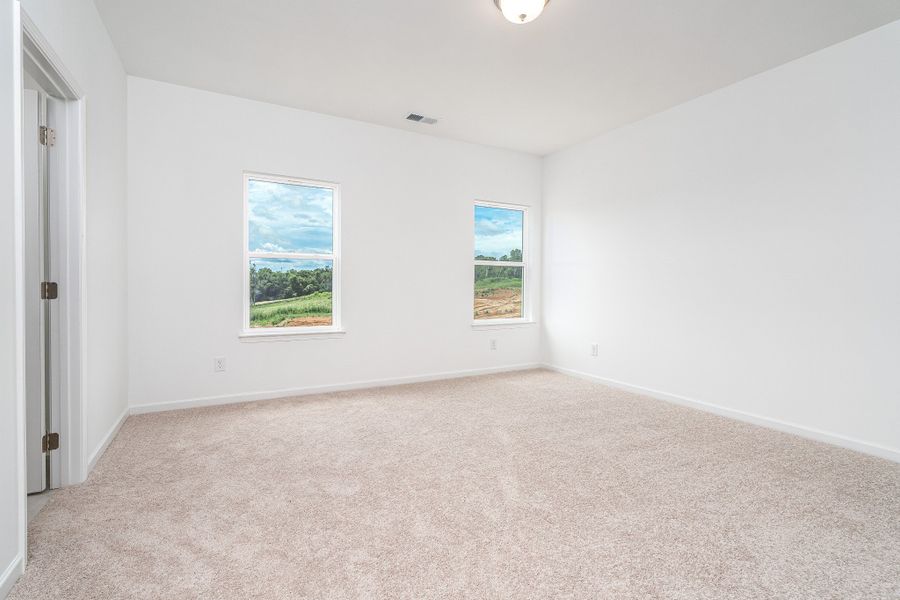 Spacious, unfurnished interior of a new home in Ridgewood, Shelbyville (Image 17).