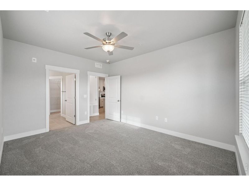 Spacious, unfurnished interior of a new home in Highlands at Fox Hill - The Flats, Longmont (Image 22).