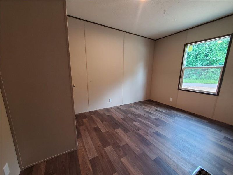 Spacious, unfurnished interior of a new home in , Marble Hill (Image 18).