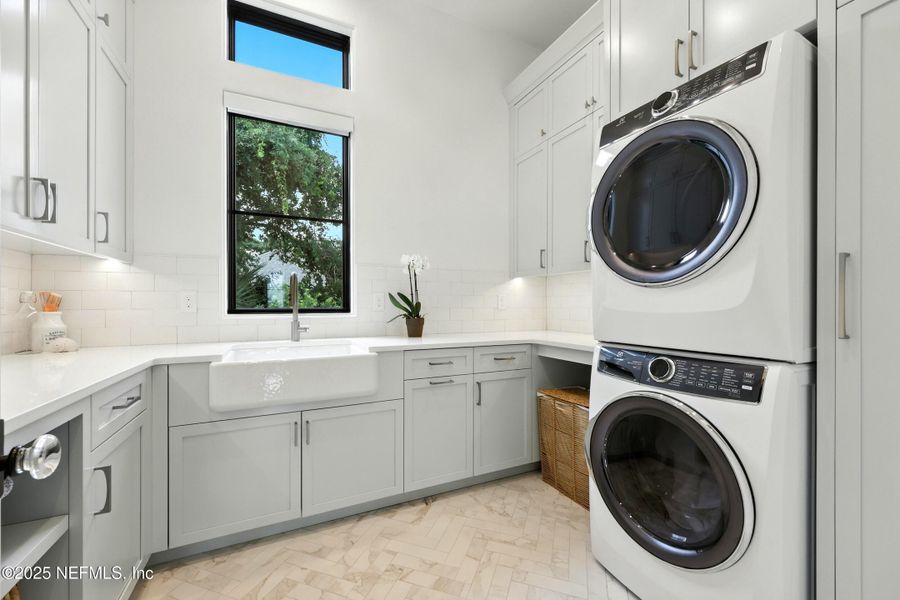 Furnished interior view inside a new home in , Ponte Vedra Beach (Image 54).