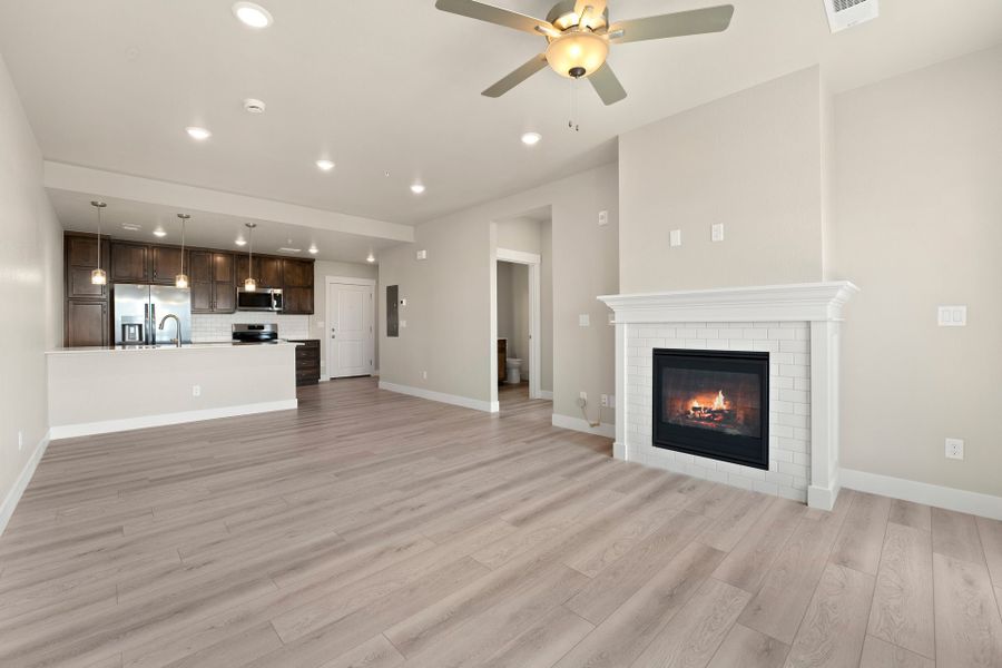 Spacious, unfurnished interior of a new home in The Lakes at Centerra, Loveland (Image 9).