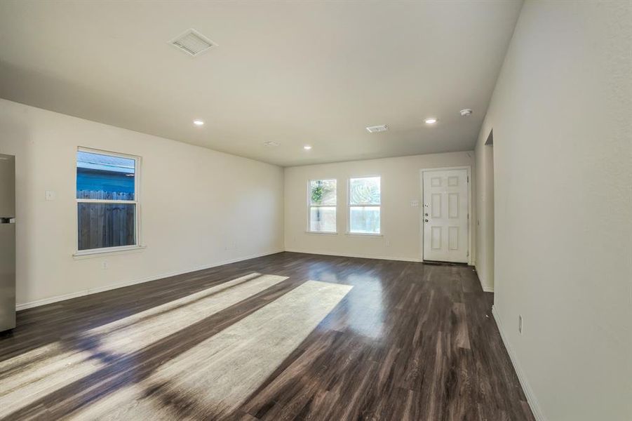 Spacious, unfurnished interior of a new home in , Waco (Image 9). Spacious, unfurnished interior of a new home in , Waco (Image 9).