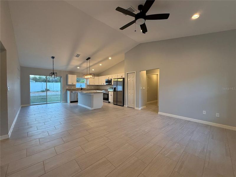 Spacious, unfurnished interior of a new home in , Dunnellon (Image 7).