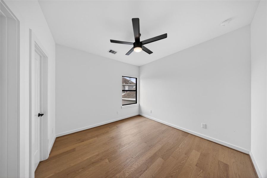 Spacious, unfurnished interior of a new home in , Houston (Image 38).