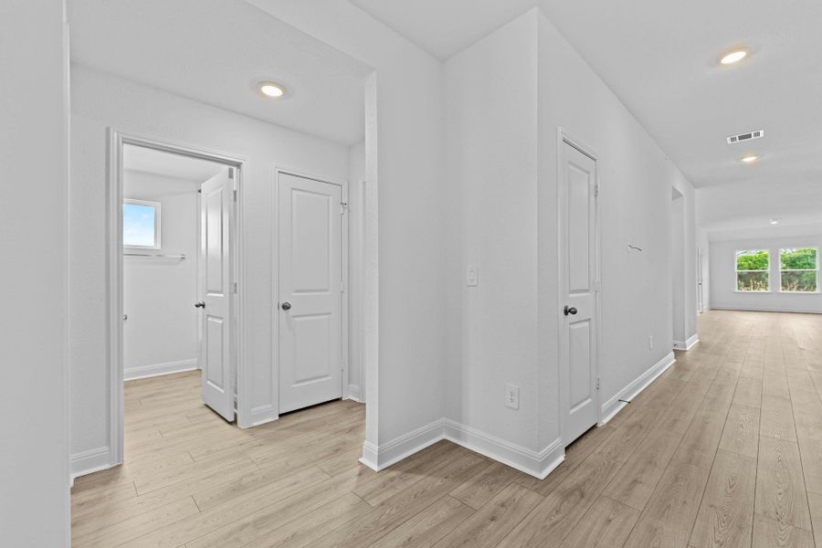 Spacious, unfurnished interior of a new home in Riverview, Georgetown (Image 25).