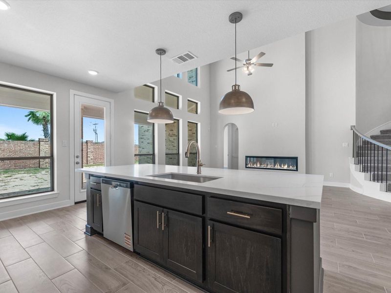 Representative image. Features, selections and colors may vary.