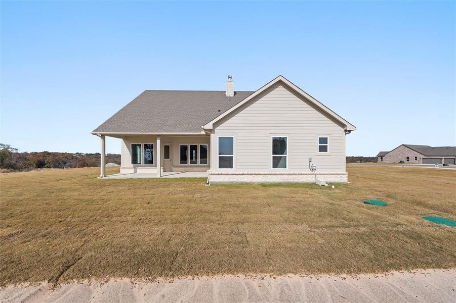 Exterior details and patio area of a home in Eagle Ridge Estates, Weatherford (Image 26).