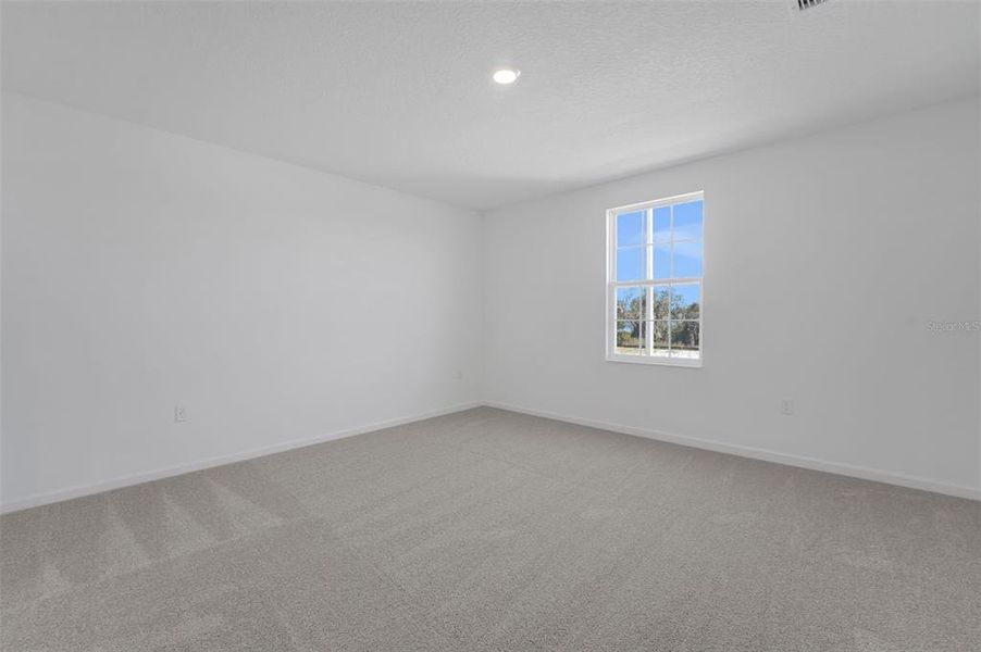 Spacious, unfurnished interior of a new home in Willowbrook North, Winter Haven (Image 29).
