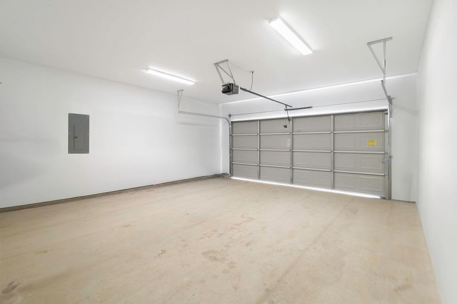 Spacious, unfurnished interior of a new home in , Onalaska (Image 23).