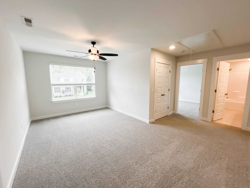 Spacious, unfurnished interior of a new home in Saundersville Station, Hendersonville (Image 7).
