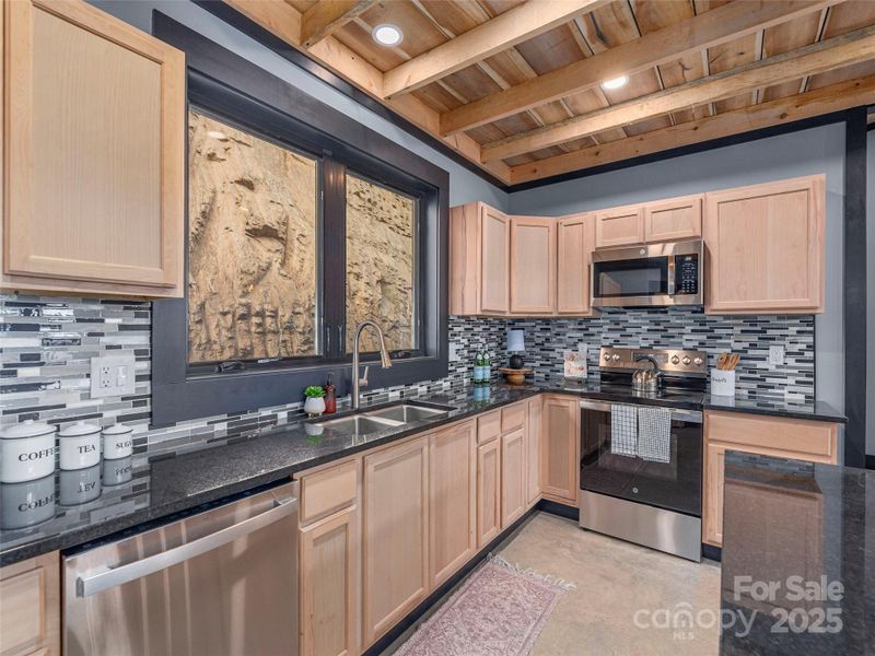 Community amenities in , Waynesville (Image 30).