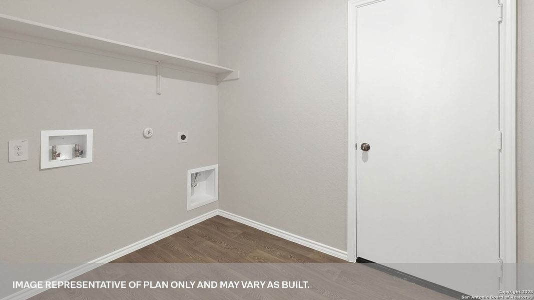 Spacious, unfurnished interior of a new home in Spring Valley, New Braunfels (Image 18).