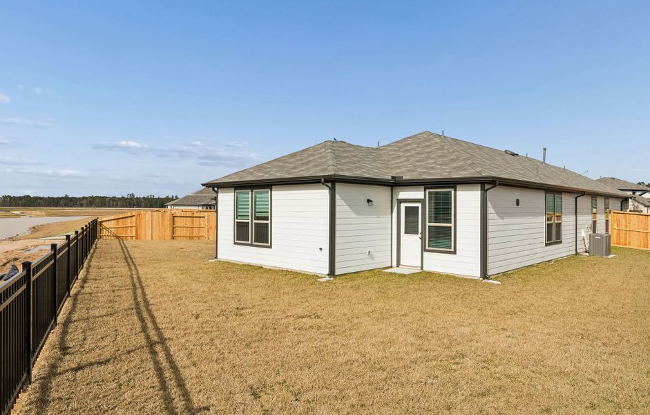 Exterior details and patio area of a home in Mavera, Conroe (Image 3).