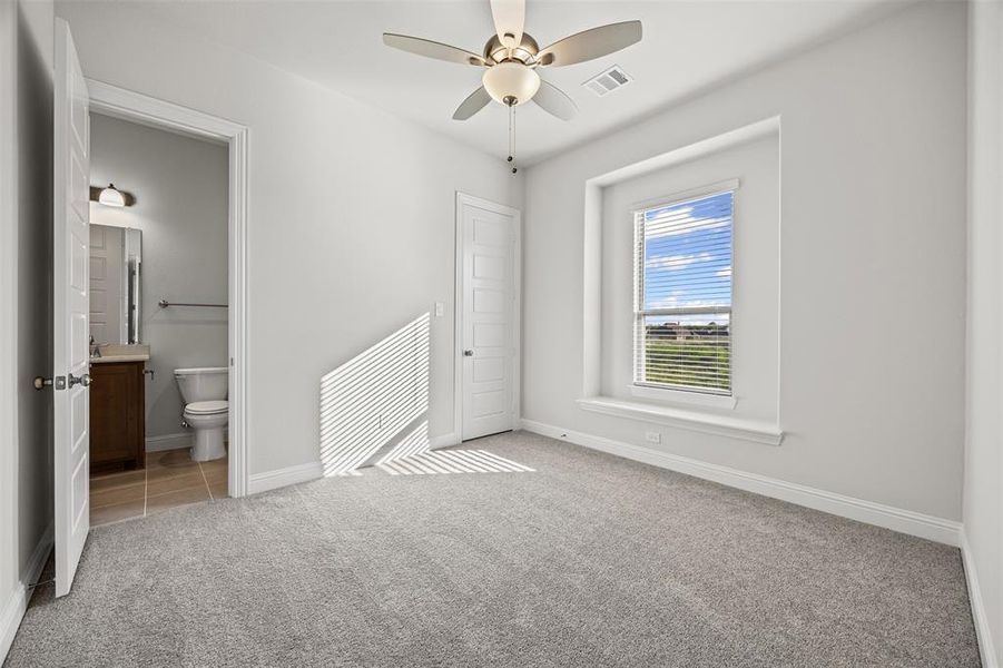 Spacious, unfurnished interior of a new home in Tuscan Estates (1 Acre Lots), Waxahachie (Image 17). Spacious, unfurnished interior of a new home in Tuscan Estates (1 Acre Lots), Waxahachie (Image 17).