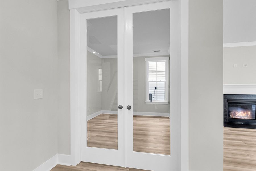 Spacious, unfurnished interior of a new home in Pineland Preserve, Summerville (Image 32).
