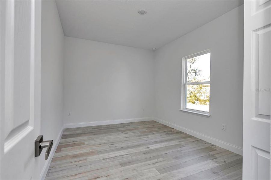 Spacious, unfurnished interior of a new home in , Ocala (Image 37).