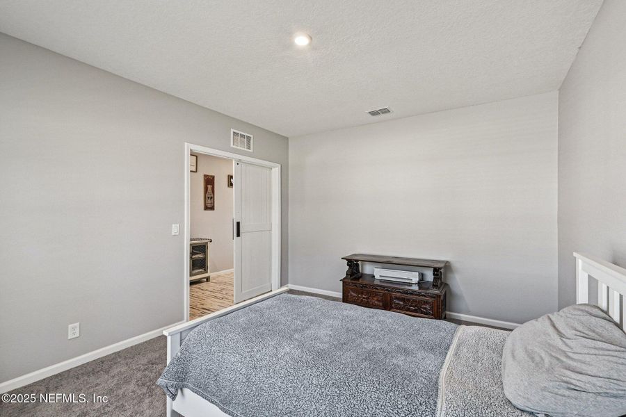 Spacious, unfurnished interior of a new home in Village Park, Green Cove Springs (Image 23).