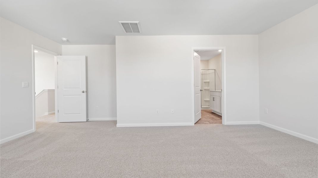 Spacious, unfurnished interior of a new home in Woodglen, Piedmont (Image 25).