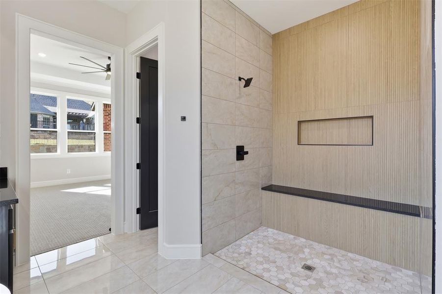 Exterior details and patio area of a home in , Athens (Image 4).