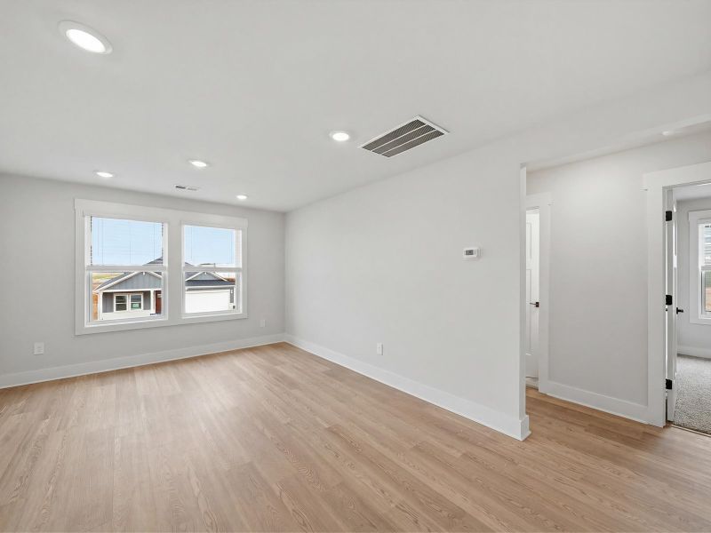 Spacious, unfurnished interior of a new home in Ashby Woods, Boiling Springs (Image 15).