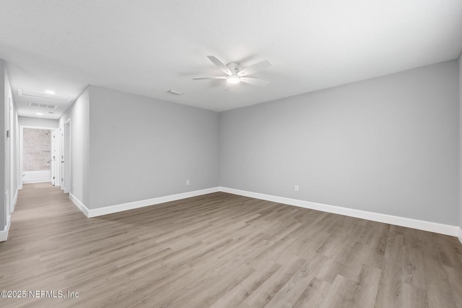 Spacious, unfurnished interior of a new home in , Jacksonville (Image 26).