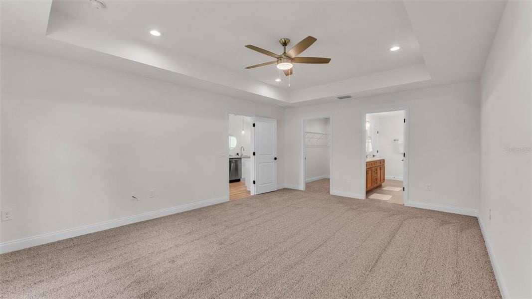 Spacious, unfurnished interior of a new home in , Bartow (Image 32).