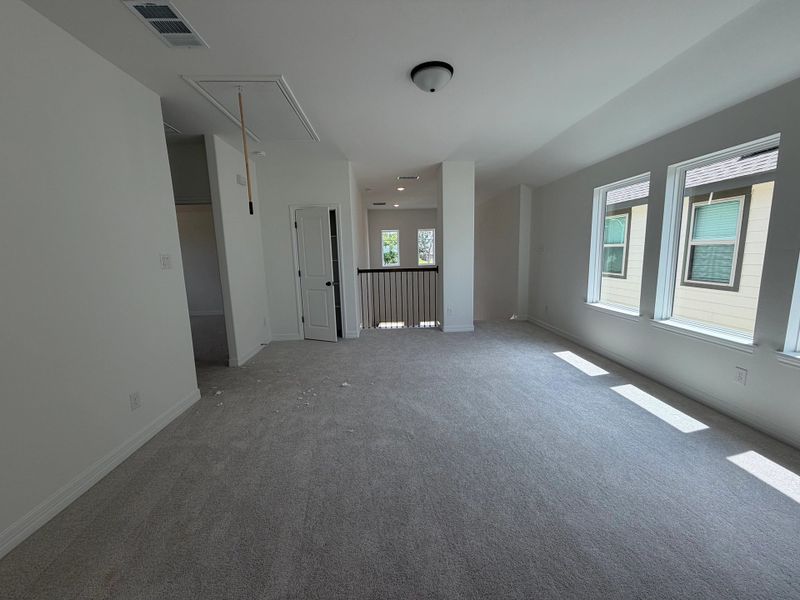 Spacious, unfurnished interior of a new home in Bergamo, Katy (Image 12).