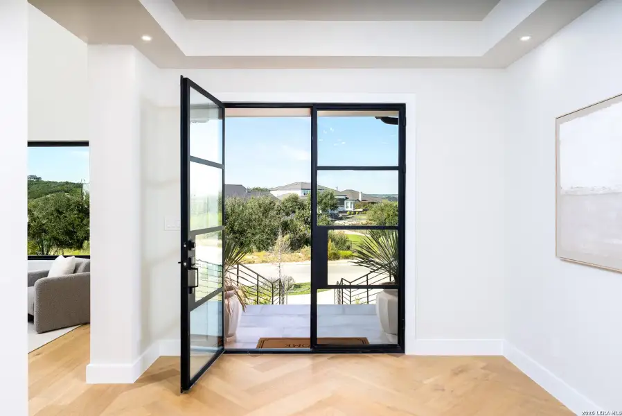 Spacious, unfurnished interior of a new home in , San Antonio (Image 28).