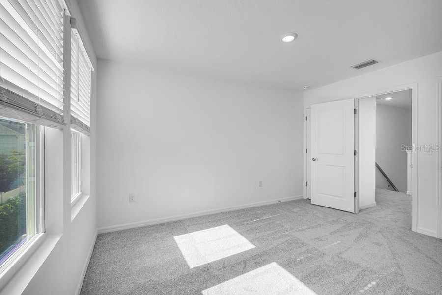 Spacious, unfurnished interior of a new home in The Townhomes at Skye Ranch, Sarasota (Image 21).