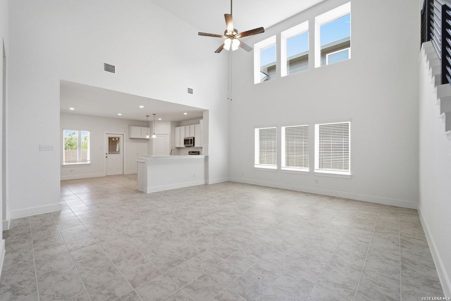 Spacious, unfurnished interior of a new home in Laurel Vistas, San Antonio (Image 31).