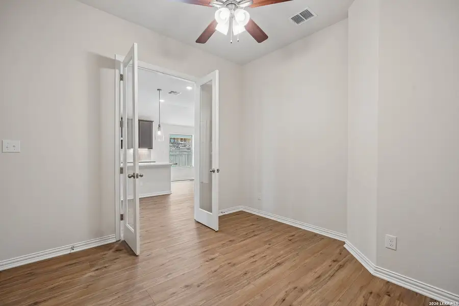 Spacious, unfurnished interior of a new home in Veramendi, New Braunfels (Image 11).