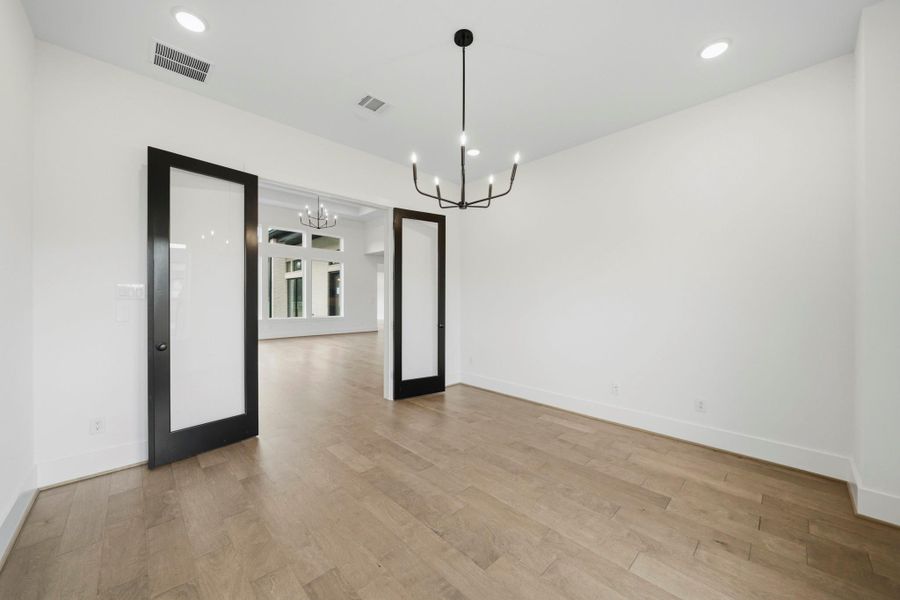 Spacious, unfurnished interior of a new home in Bentwood Farms, Montgomery (Image 32).